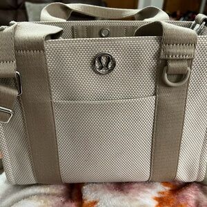 NEW Lululemon Two-Tone Canvas Tote Bag Mini 4.5 L Mojave Tan/Light Ivory
